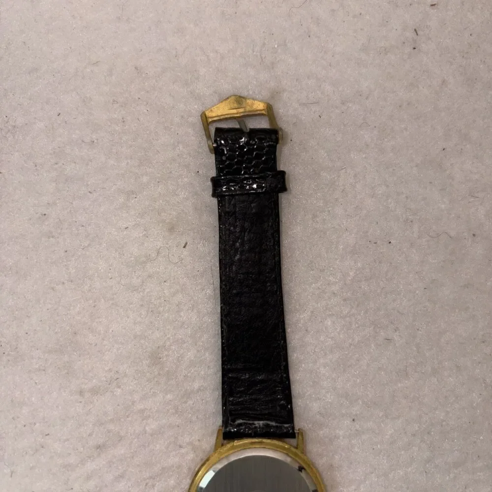 Vintage GUCCI Red Green Gold Quartz Ladie's Watch 9000L Alligator Band